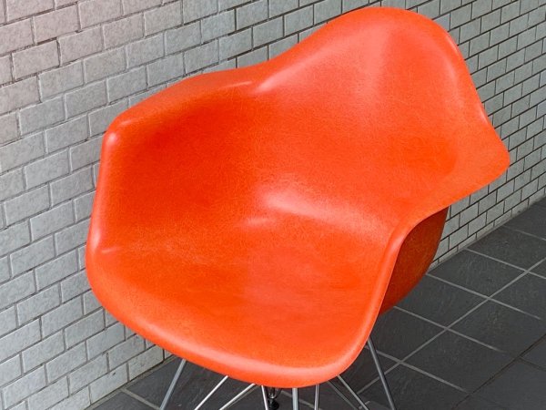 ハーマンミラー Herman Miller アームシェルチェア DAR 現行FRP製 オレンジ エッフェルベース C&R イームズ ミッドセンチュリー ■