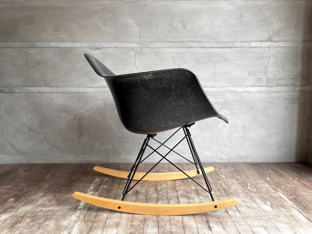 ハーマンミラー Herman Miller 現行FRP製 アームシェルチェア ブラック ロッカーベース C&Rイームズ ミッドセンチュリー ♪