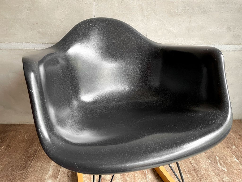 ハーマンミラー Herman Miller 現行FRP製 アームシェルチェア ブラック ロッカーベース C&Rイームズ ミッドセンチュリー ♪