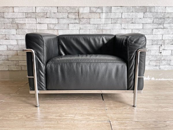 カッシーナ Cassina LC3 グラン コンフォール 1Pソファ アームチェア 本革 FX ル・コルビュジェ MoMA永久所蔵品  モダンデザイン 定価979,000円 ●