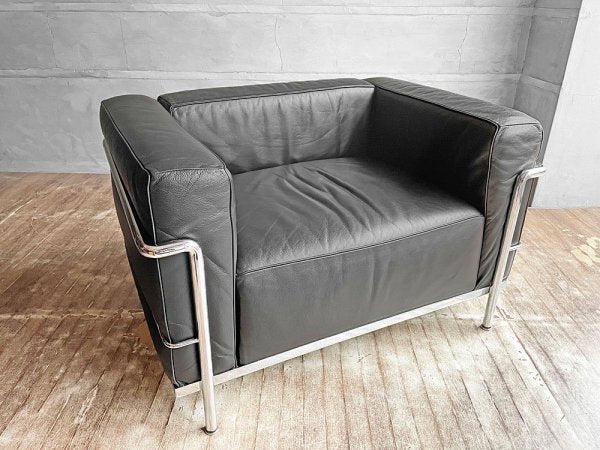 カッシーナ Cassina LC3 グラン コンフォール 1Pソファ アームチェア レザー 本革 FX ル・コルビュジェ MoMA永久所蔵品 モダンデザイン 定価979,000円♪