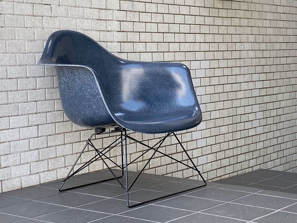 ハーマンミラー Herman Miller アームシェルチェア LAR 現行FRP製 ネイビー キャッツクレイドル ラウンジベース C&R イームズ ■