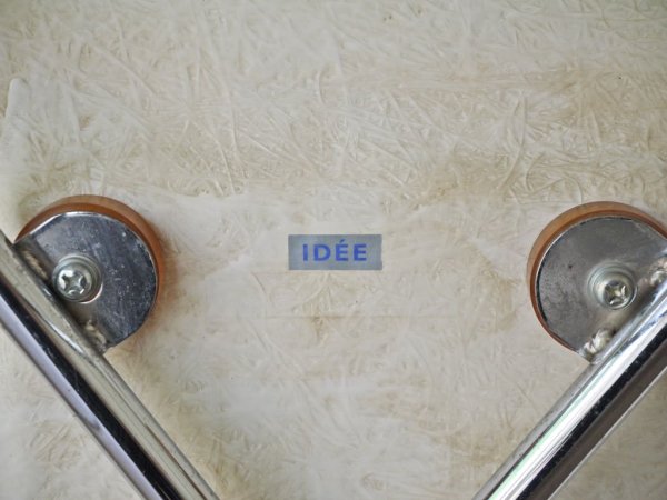 イデー IDEE ヨーンチェア YAWN CHAIR FRP製 ホワイト ダイニングチェア 廃盤品 岡嶌 要 デザイン A ◇