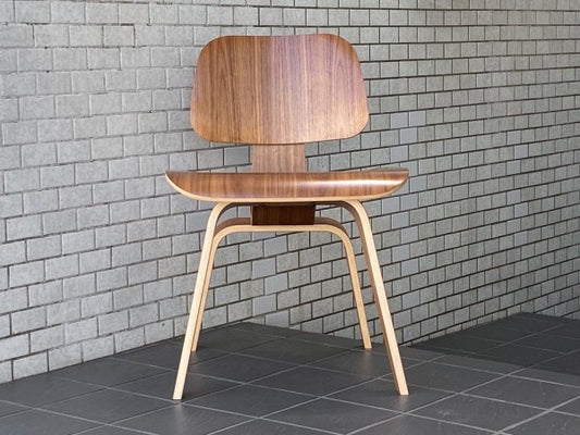 ハーマンミラー Herman Miller プライウッドダイニングチェア ウッドレッグ DCW Molded Plywood Dining Chair ウォールナット イームズ ミッドセンチュリー ■