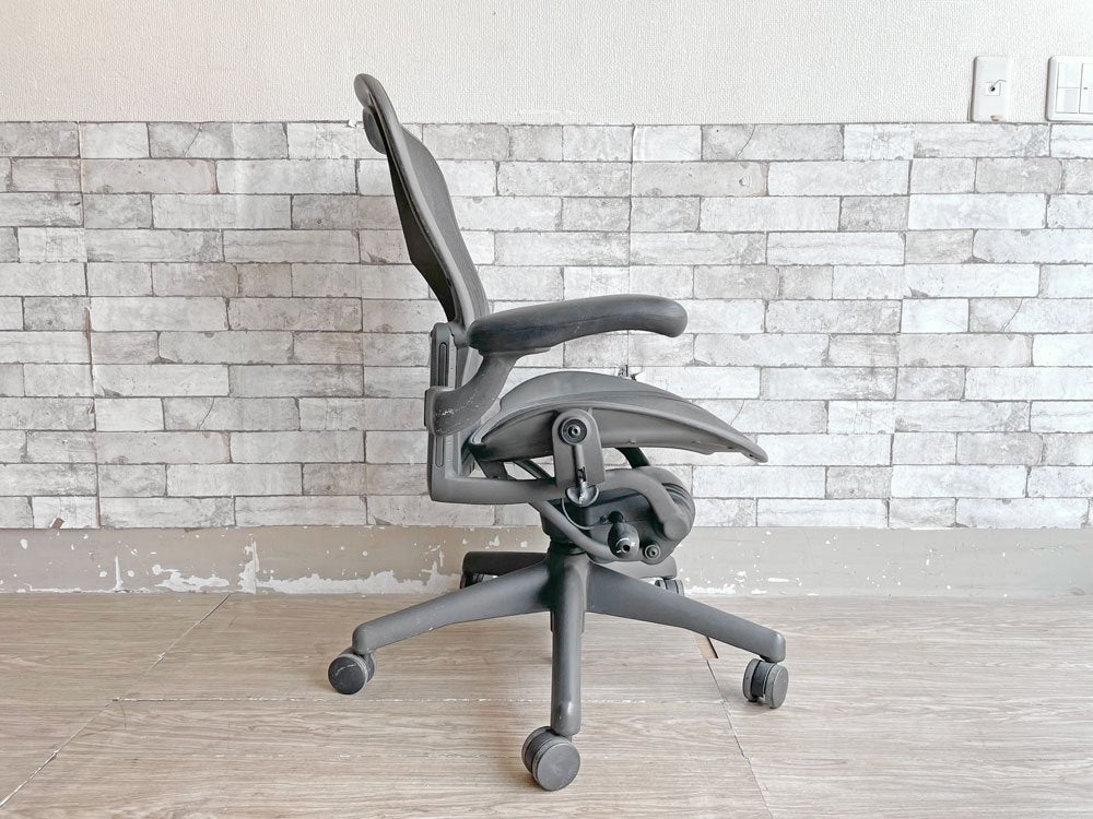 ハーマンミラー Herman Miller アーロンチェア ライト Aeron Chair Lite Bサイズ クラシックカーボン グラファイトベース デスクチェア 現状品 ●