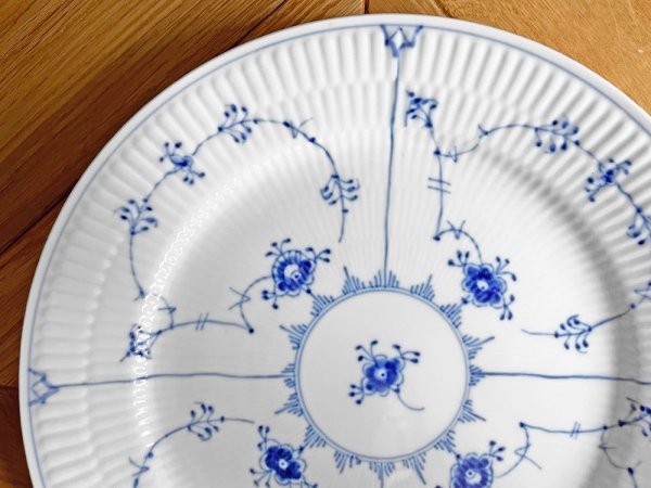 ロイヤルコペンハーゲン Royal Copenhagen ブルーフルーテッド プレイン Blue Fluted Plain プレート 25cm デンマーク 北欧食器 ♪