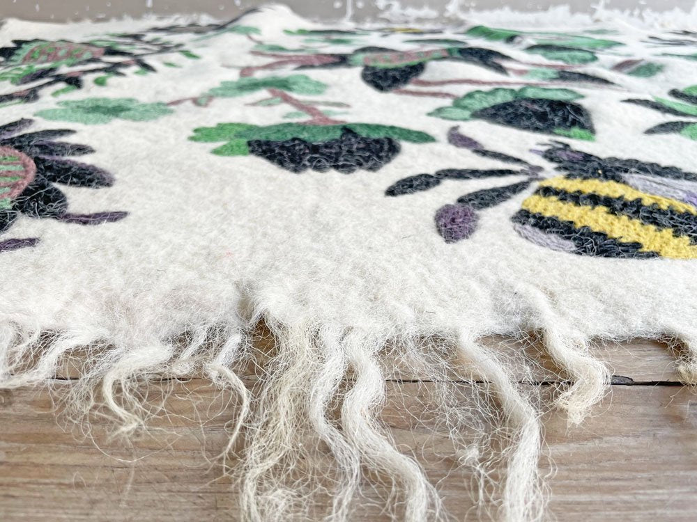 ティカウ TIKAU ボンブローフェルトラグ BOMBROO FELT RUG ウール 100％ クラウス・ハーパニエミ Klaus Haapaniemi デザイン 定価：10万円以上 ●