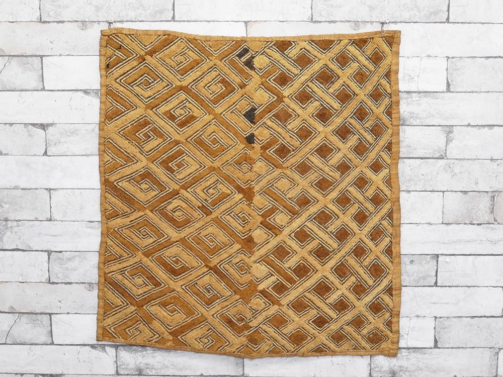 アフリカ クバ族 クバクロス Kuba Cloth 草ビロード 63×63cm スクエア ラフィアヤシ ビンテージ テキスタイル プリミティブ 民芸 ●