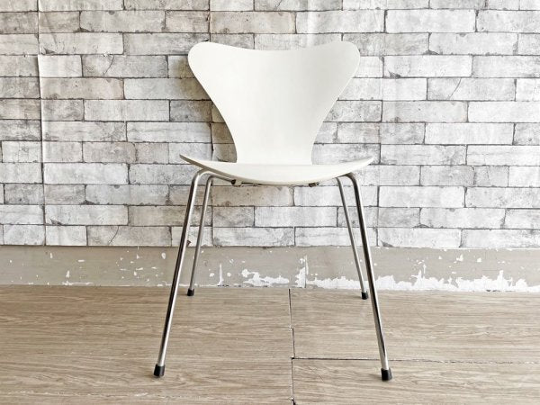 フリッツハンセン Fritz Hansen セブンチェア ダイニングチェア スタッキングチェア ラッカー仕上げ ホワイト 1996年製 アルネ・ヤコブセン デンマーク 北欧家具 A ●