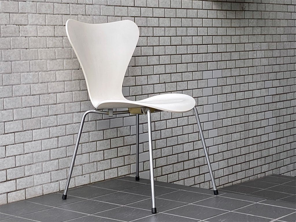 フリッツハンセン Fritz Hansen セブンチェア ホワイトラッカー アルネ・ヤコブセン スタッキングチェア 北欧家具 デンマーク C ■