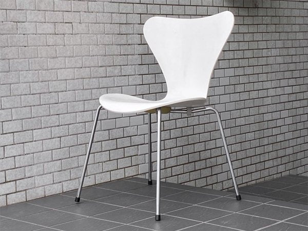 フリッツハンセン Fritz Hansen セブンチェア ホワイトラッカー アルネ・ヤコブセン スタッキングチェア 北欧家具 デンマーク C ■