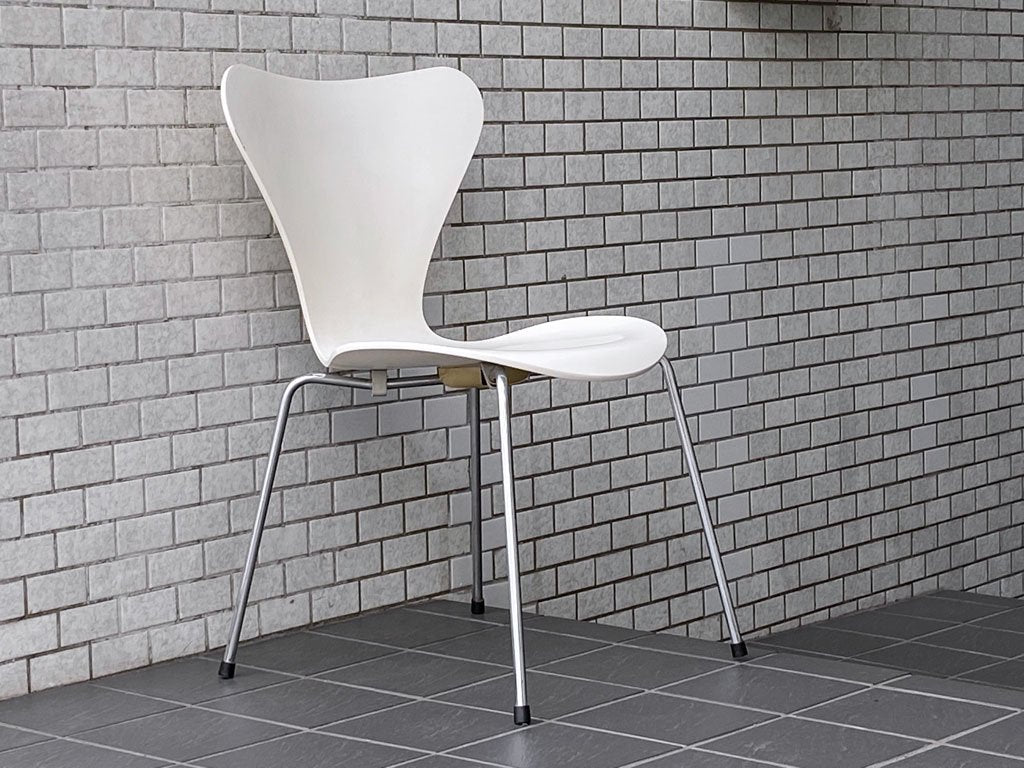 フリッツハンセン Fritz Hansen セブンチェア ホワイトラッカー アルネ・ヤコブセン スタッキングチェア 北欧家具 デンマーク D ■