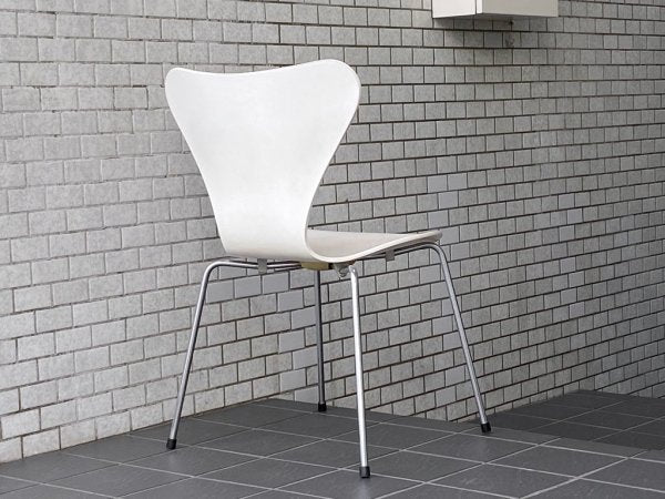 フリッツハンセン Fritz Hansen セブンチェア ホワイトラッカー アルネ・ヤコブセン スタッキングチェア 北欧家具 デンマーク D ■