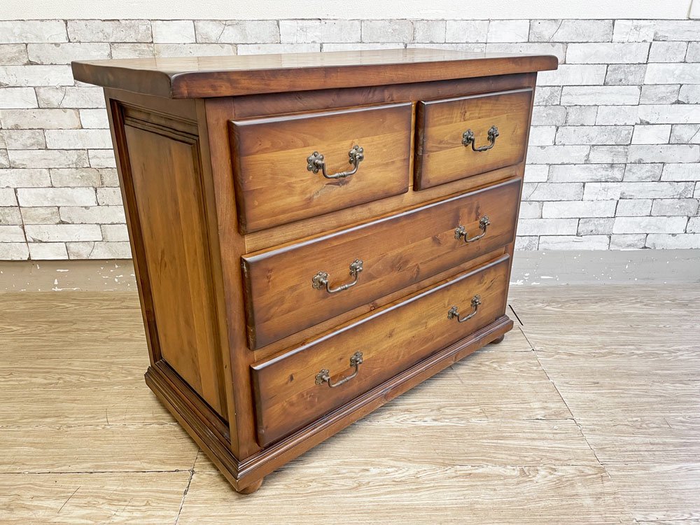 ヨーロピアンクラシカル European Classical 木製 ワイドチェスト 3段 抽斗計4杯 W104cm ビンテージスタイル 
 現状品 ●