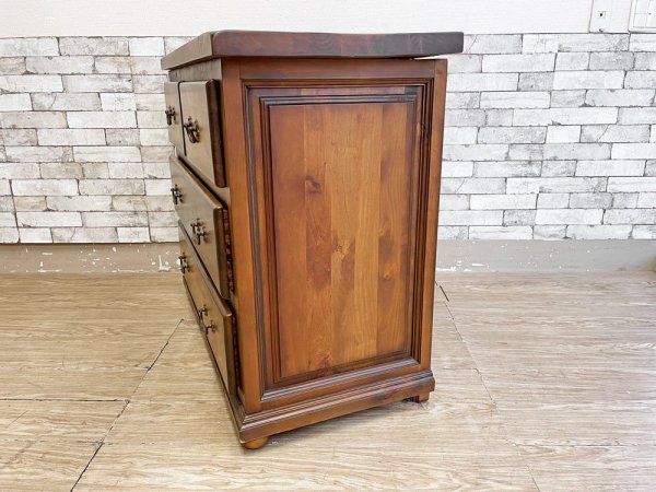 ヨーロピアンクラシカル European Classical 木製 ワイドチェスト 3段 抽斗計4杯 W104cm ビンテージスタイル 
 現状品 ●