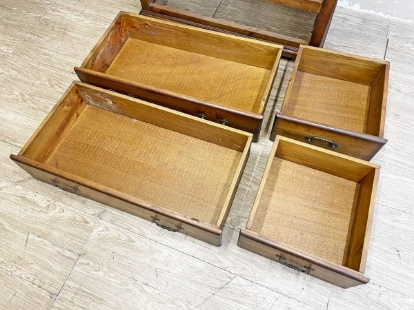 ヨーロピアンクラシカル European Classical 木製 ワイドチェスト 3段 抽斗計4杯 W104cm ビンテージスタイル 
 現状品 ●