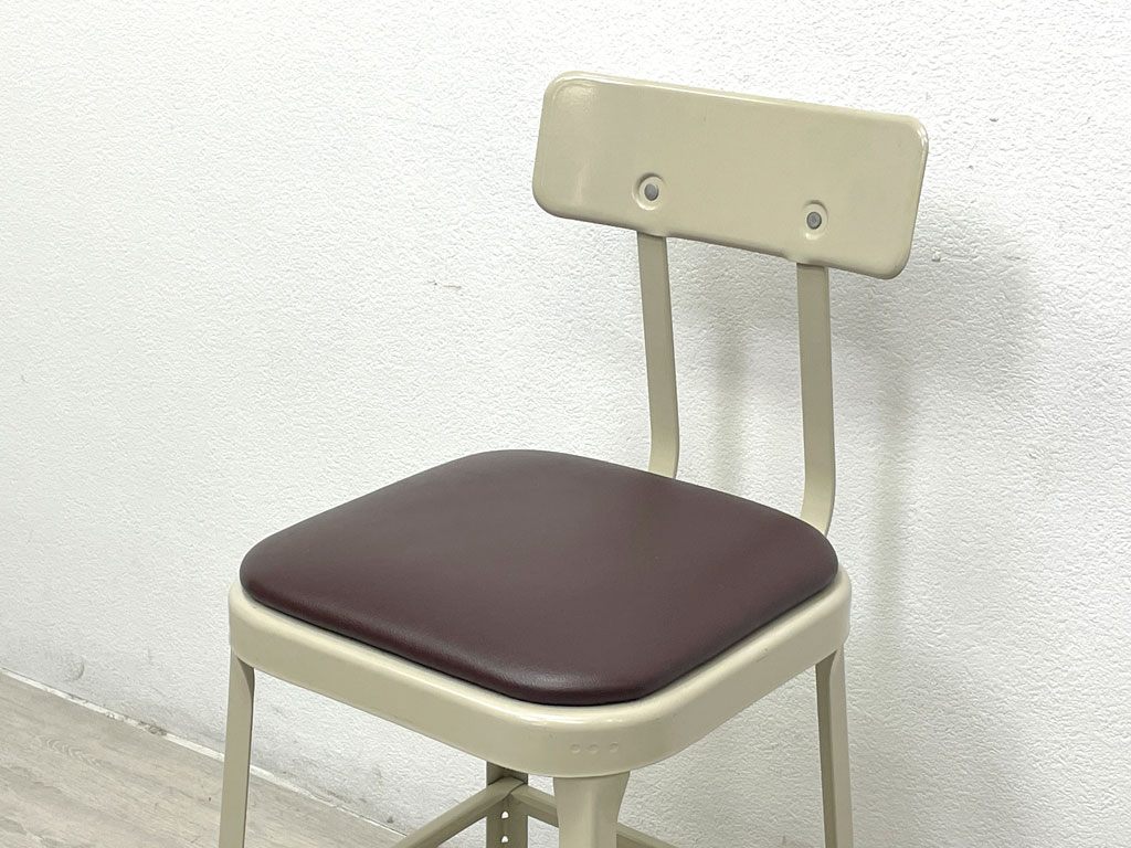 リオン LYON ファクトリー チェア FACTORY CHAIR グレー バックレスト クッション PVCレザー キャスター 座面高54.5cm パシフィックファニチャーサービス P.F.S取扱 ●