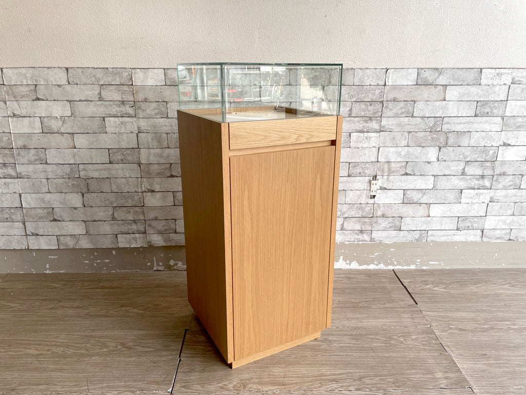 ショーケース キャビネット コレクションケース ディスプレイケース 飾り棚 ガラス アッシュ材 マグネットキー マグネットロック オーダーメイド家具 ●
