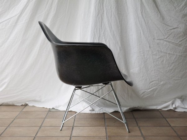 ハーマンミラー Herman Miller アームシェルチェア LAR 現行FRP製 ブラック キャッツクレイドル ラウンジベース C&R イームズ ◇