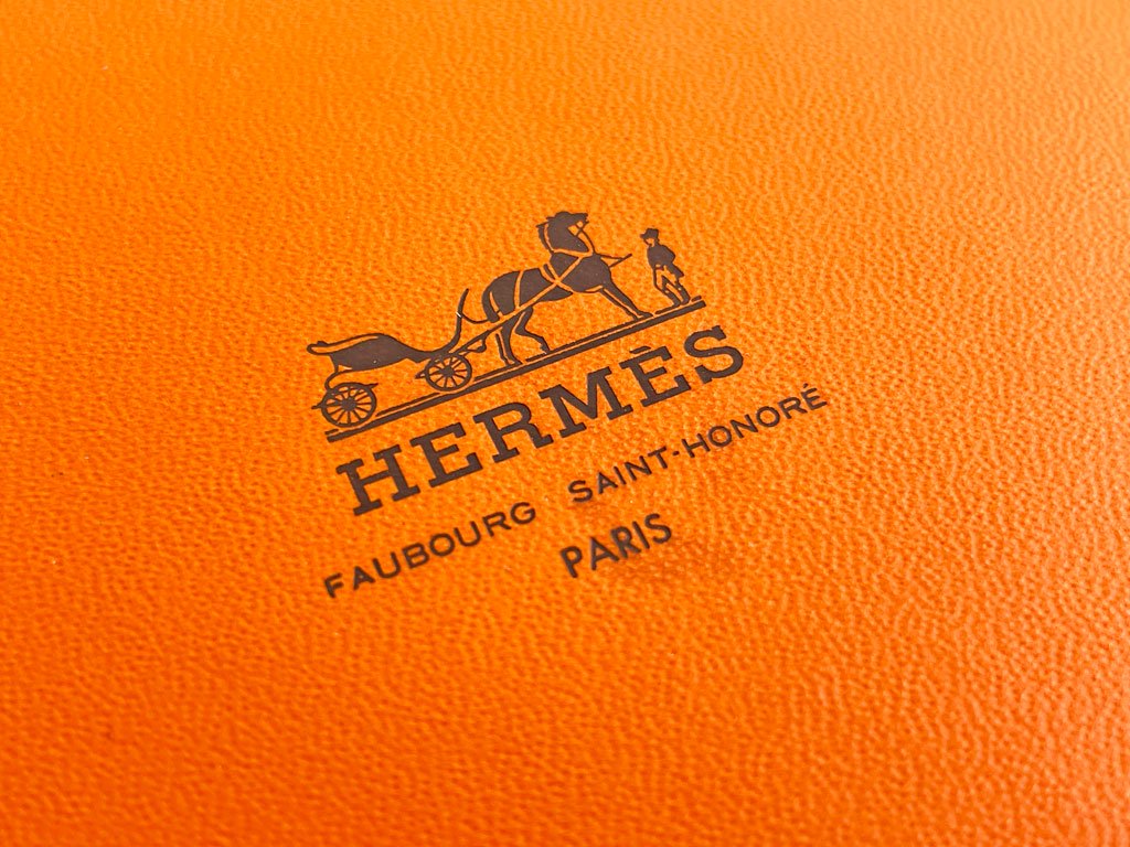 エルメス HERMES カレ42 ハンカチ グレー系 総柄 シルク100％ フランス made in france 箱付き 美品 ●