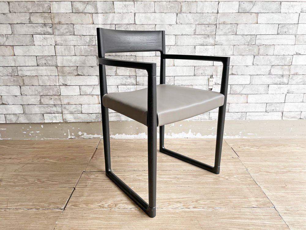 インテリアズ interiors スウィーピー SWEEPY ダイニングチェア アームチェア ブラック×グレー 大城健作 モダンデザイン 定価\99,000- ●