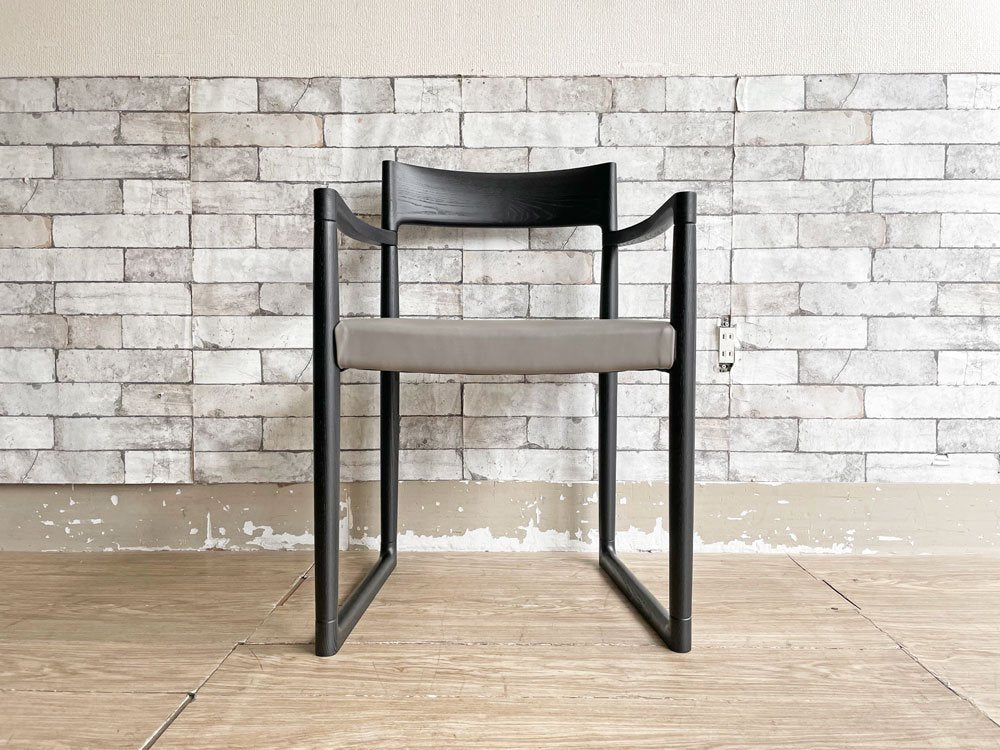 インテリアズ interiors スウィーピー SWEEPY ダイニングチェア アームチェア ブラック×グレー 大城健作 モダンデザイン 定価\99,000- ●