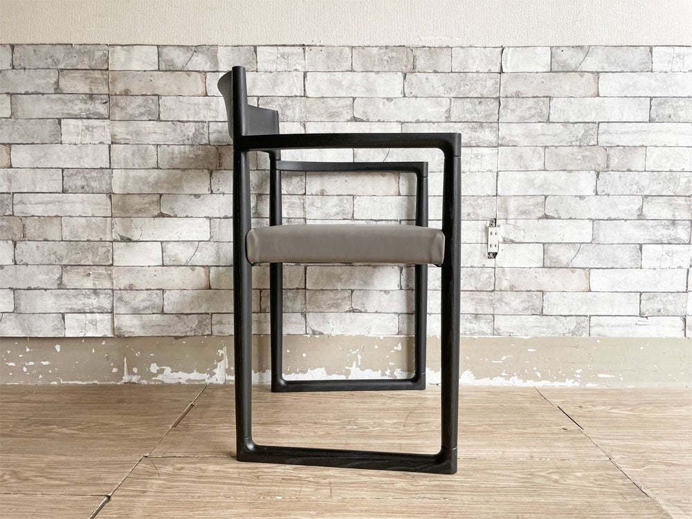 インテリアズ interiors スウィーピー SWEEPY ダイニングチェア アームチェア ブラック×グレー 大城健作 モダンデザイン 定価\99,000- ●