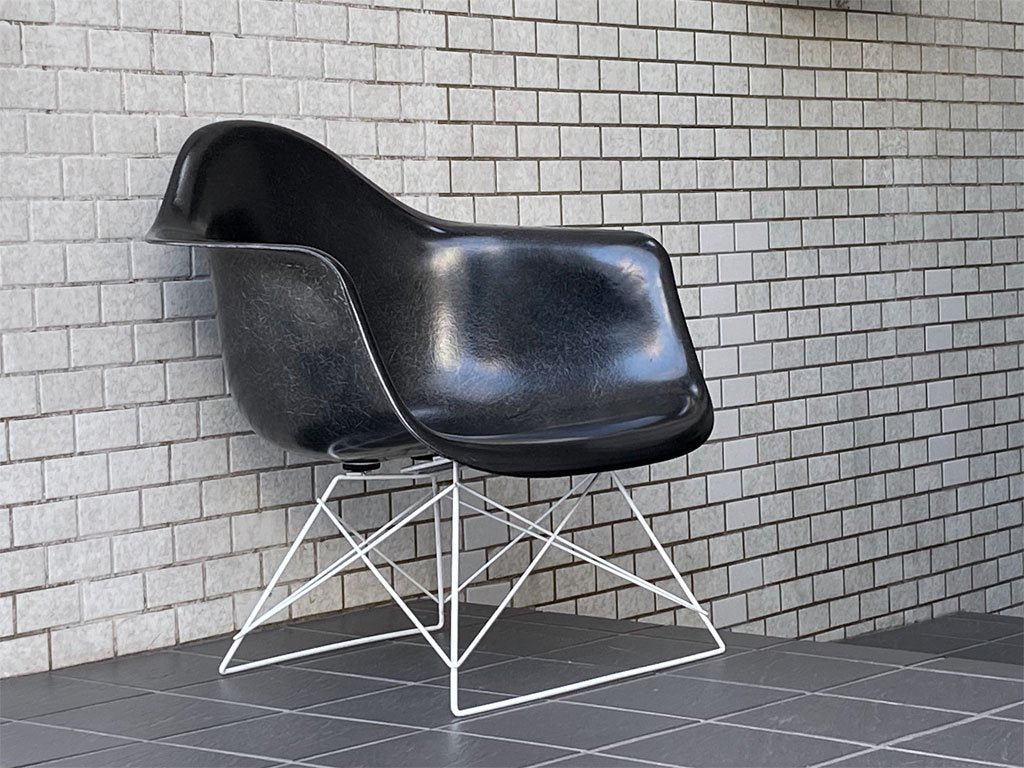 ハーマンミラー Herman Miller アームシェルチェア LAR 現行FRP製 ブラック キャッツクレイドル ラウンジベース C&R イームズ ■