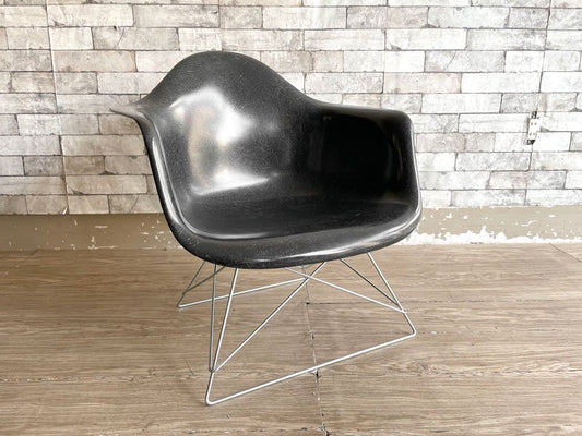 ハーマンミラー Herman Miller アームシェルチェア LAR 現行FRP製 ブラック キャッツクレイドル ラウンジベース ジンク C&R イームズ ●