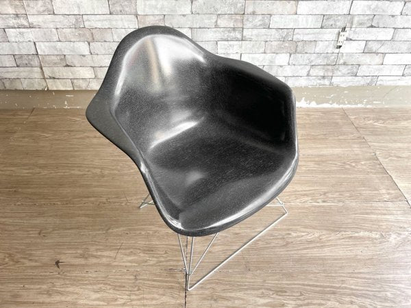 ハーマンミラー Herman Miller アームシェルチェア LAR 現行FRP製 ブラック キャッツクレイドル ラウンジベース ジンク C&R イームズ ●