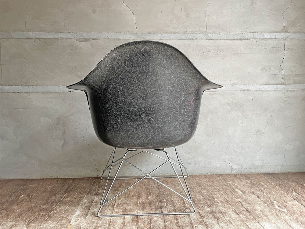 ハーマンミラー Herman Miller アームシェルチェア LAR 現行FRP製 ブラック キャッツクレイドル ラウンジベース ジンク C&R イームズ ♪