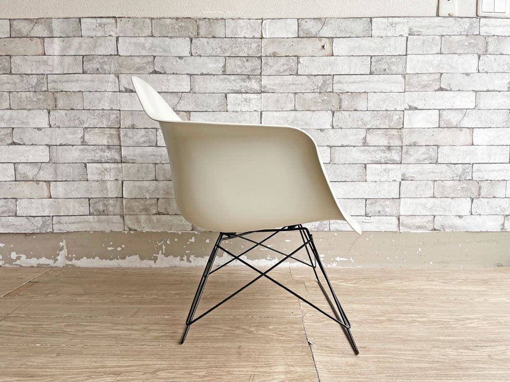 ハーマンミラー Herman Miller アームシェルチェア LAR 現行FRP製 ホワイト キャッツクレイドル ラウンジベース C&R イームズ ●