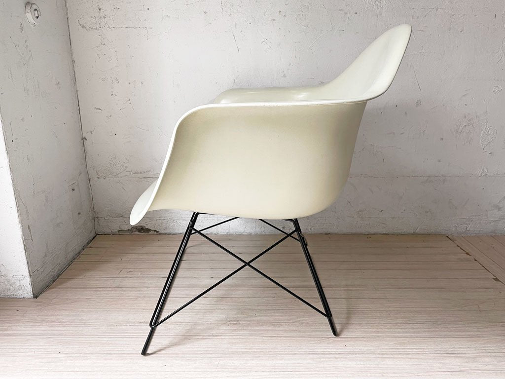 ハーマンミラー Herman Miller アームシェルチェア LAR 現行FRP製 ホワイト キャッツクレイドル ラウンジベース C&R イームズ ★