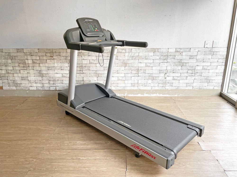 ライフフィットネス LIFE FITNESS アクティベートシリーズ OST トレッドミル ランニングマシン エクササイズ フィットネス ルームランナー 健康器具 参考定価:約134万円 ●