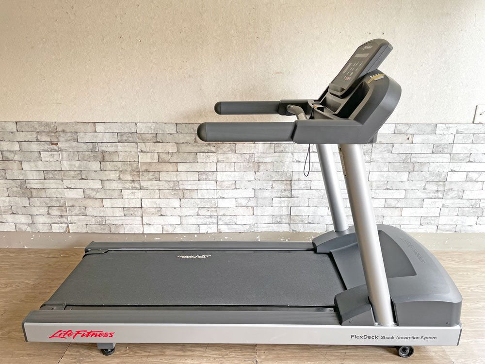 ライフフィットネス LIFE FITNESS アクティベートシリーズ OST トレッドミル ランニングマシン エクササイズ フィットネス ルームランナー 健康器具 参考定価:約134万円 ●