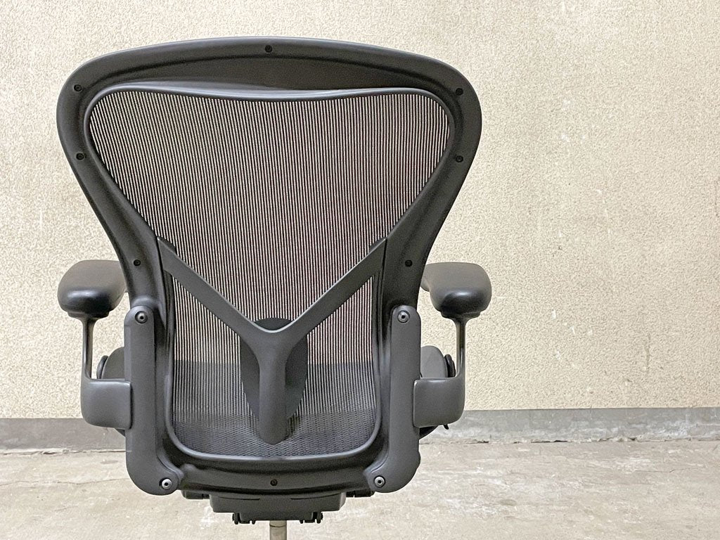 ハーマンミラー Herman Miller アーロンチェア Aeron リマスタード ライト Bサイズ グラファイト ポスチャーフィット 廃盤 美品 〓