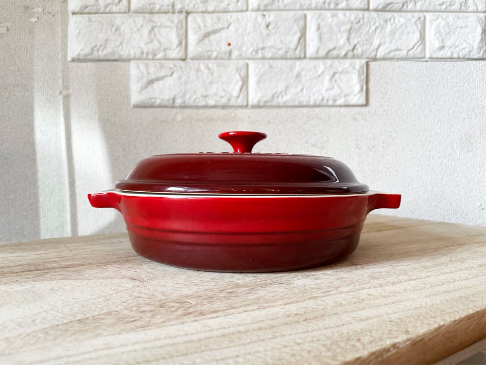 ルクルーゼ LE CREUSET ストーンウェア キャセロール・ディッシュ チェリーレッド 22cm 両手鍋  鋳物 フランス ◎