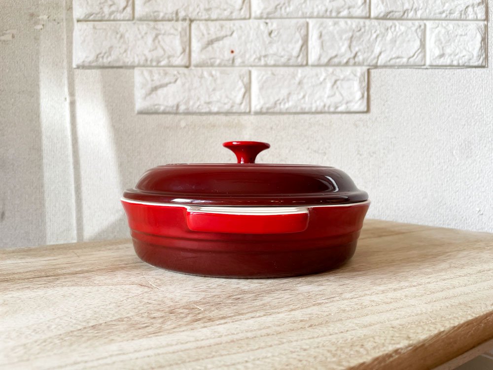 ルクルーゼ LE CREUSET ストーンウェア キャセロール・ディッシュ チェリーレッド 22cm 両手鍋  鋳物 フランス ◎