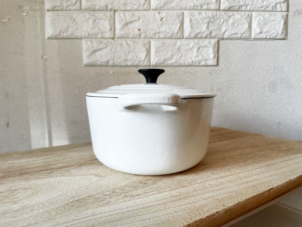 ルクルーゼ LE CREUSET ココットオーバル 25cm ホワイト 両手鍋 鋳物 フランス ◎