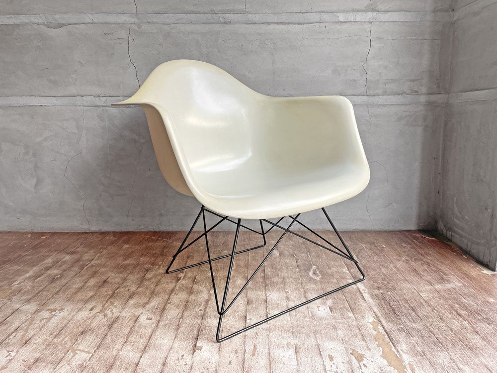 ハーマンミラー Herman Miller アームシェルチェア LAR 現行FRP製 ホワイト キャッツクレイドル ラウンジベース C&R イームズ ♪