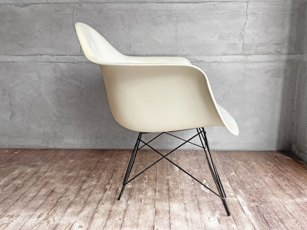 ハーマンミラー Herman Miller アームシェルチェア LAR 現行FRP製 ホワイト キャッツクレイドル ラウンジベース C&R イームズ ♪