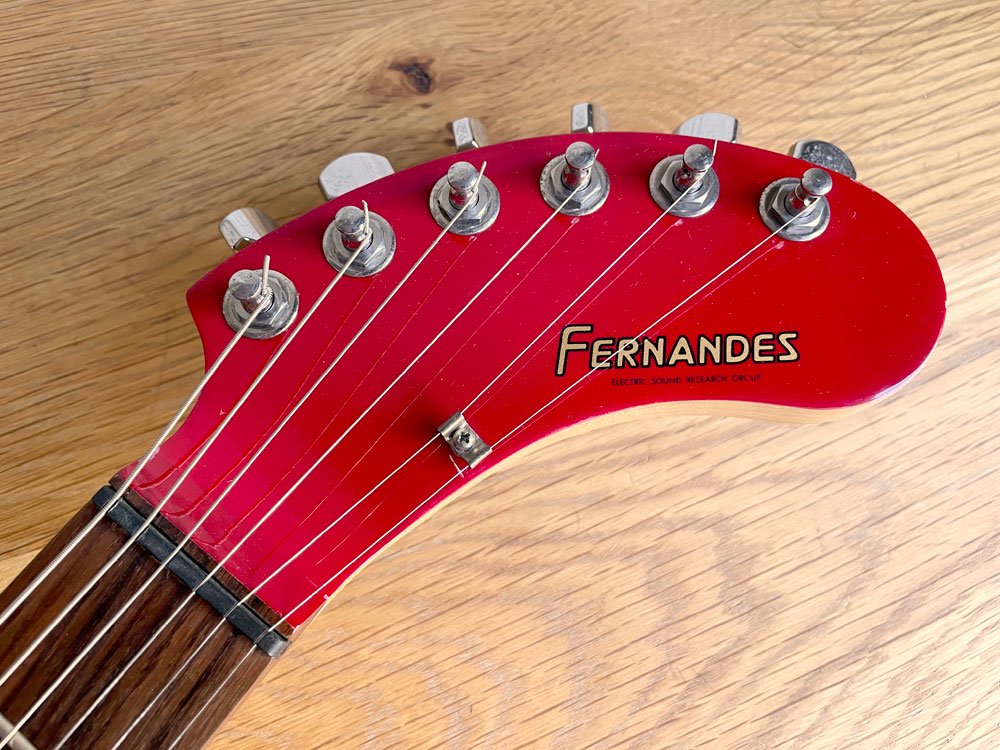 フェルナンデス Fernandes ZO-3 アンプ内蔵エレキギター レッド ゾーサン 純正ソフトケース付き ♪