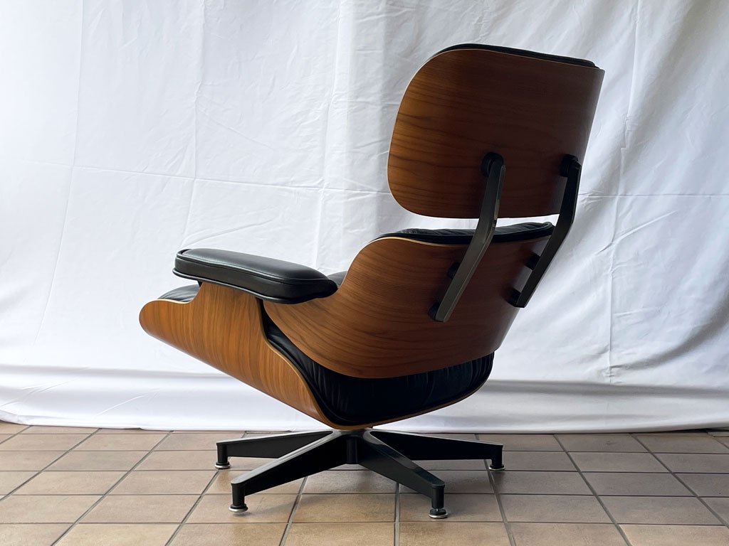 ハーマンミラー Herman Miller イームズ ラウンジチェア ブラックレザー × ウォールナット C&R イームズ ミッドセンチュリー ◇