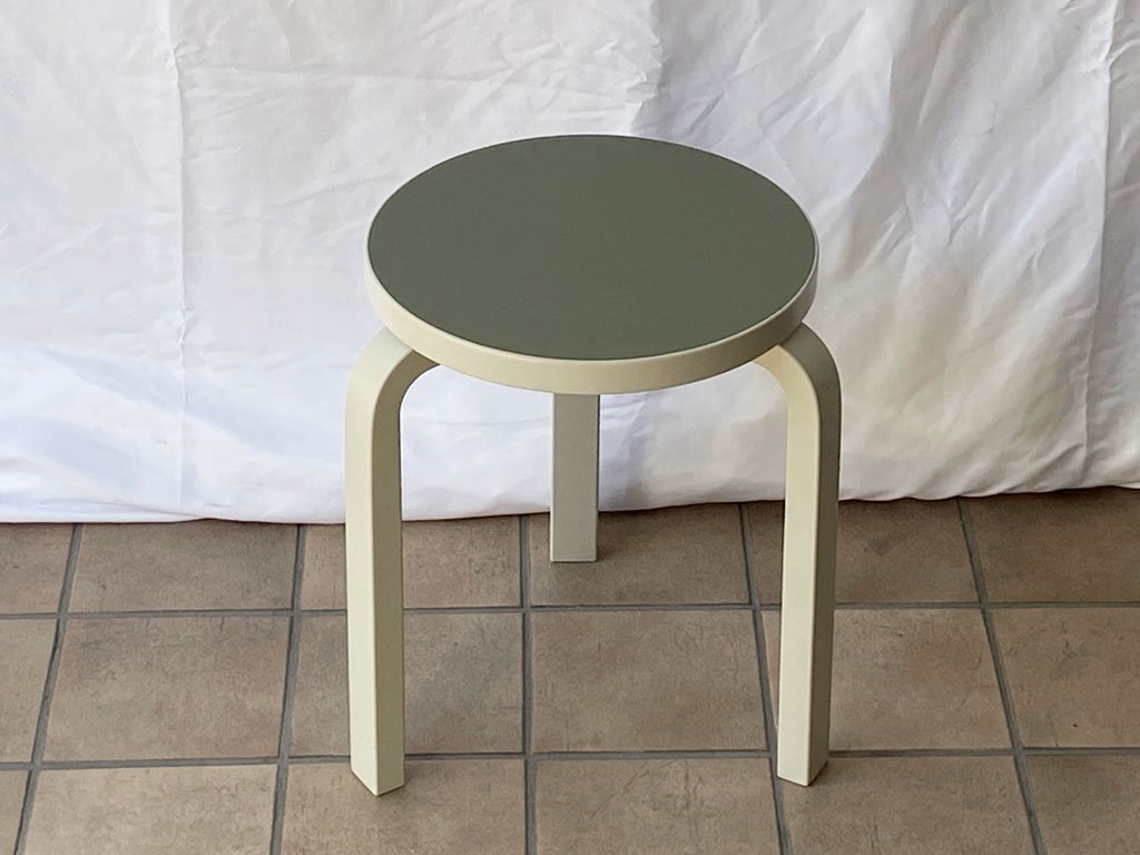 アルテック artek スツール60 Stool60 3本脚 バーチ材 オリーブリノリウム ストーンホワイト アルヴァ・アアルト 北欧家具 ◇