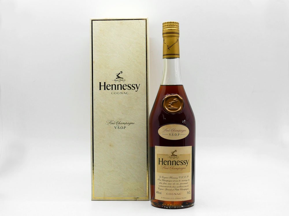 ヘネシー Hennessy V.S.O.P コニャック 700ml 40度 箱付 未開栓 ブランデー 酒 箱付き 未開封 ●