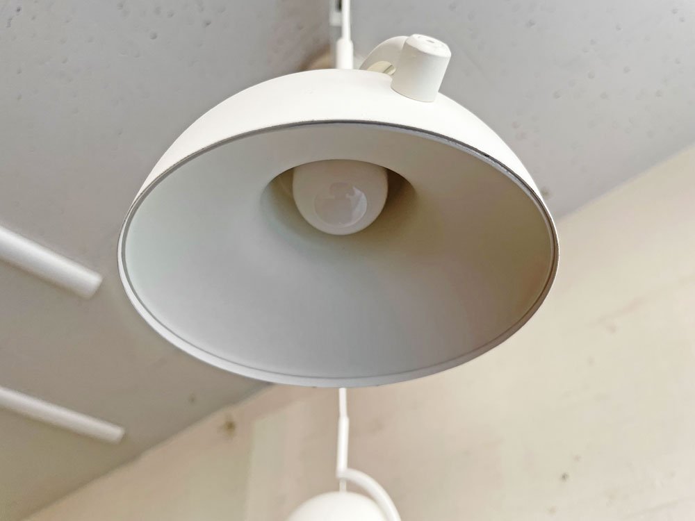 コイズミ KOIZUMI LED ペンダントライト AP42126L 3灯 ＆ 簡易取付型 スライドコンセント ダクトレール AE42173E 計4点セット ホワイト ●