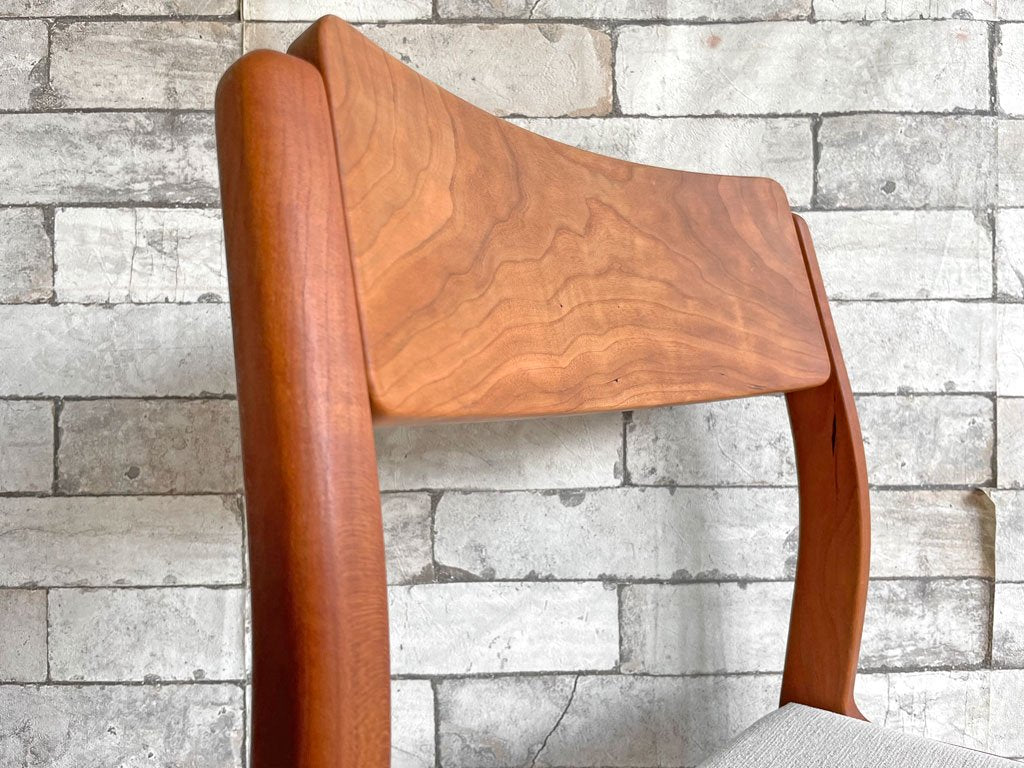 ヤクモ家具製作所 ビーグルチェア Beagle chair チェリー無垢材 ファブリッククッション ベージュ 堀 達哉 HORI design 定価\41,250- C ●