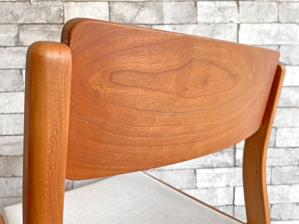ヤクモ家具製作所 ビーグルチェア Beagle chair チェリー無垢材 ファブリッククッション ベージュ 堀 達哉 HORI design 定価\41,250- D ●