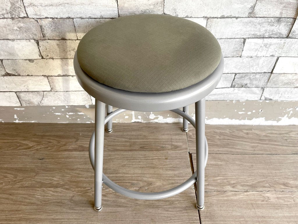 パシフィックファニチャーサービス P.F.S ラボスツール LAB STOOL Sサイズ オーダータイプ エクステンションレッグ クッション ライトグリーン ●