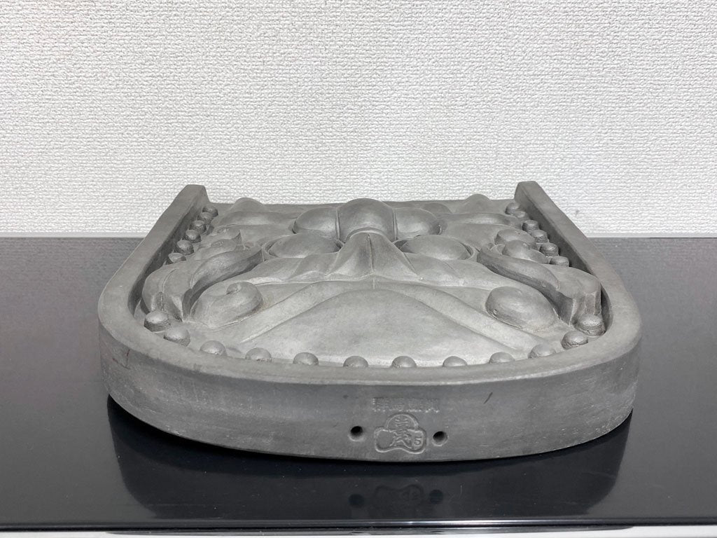 伝統工芸 藤岡鬼面瓦 在銘 喜代 群馬 鬼瓦 幅29.5×厚さ5.0×高さ32ｃｍ 重5.18kg 縁起物 魔除け オブジェ 飾り 〓